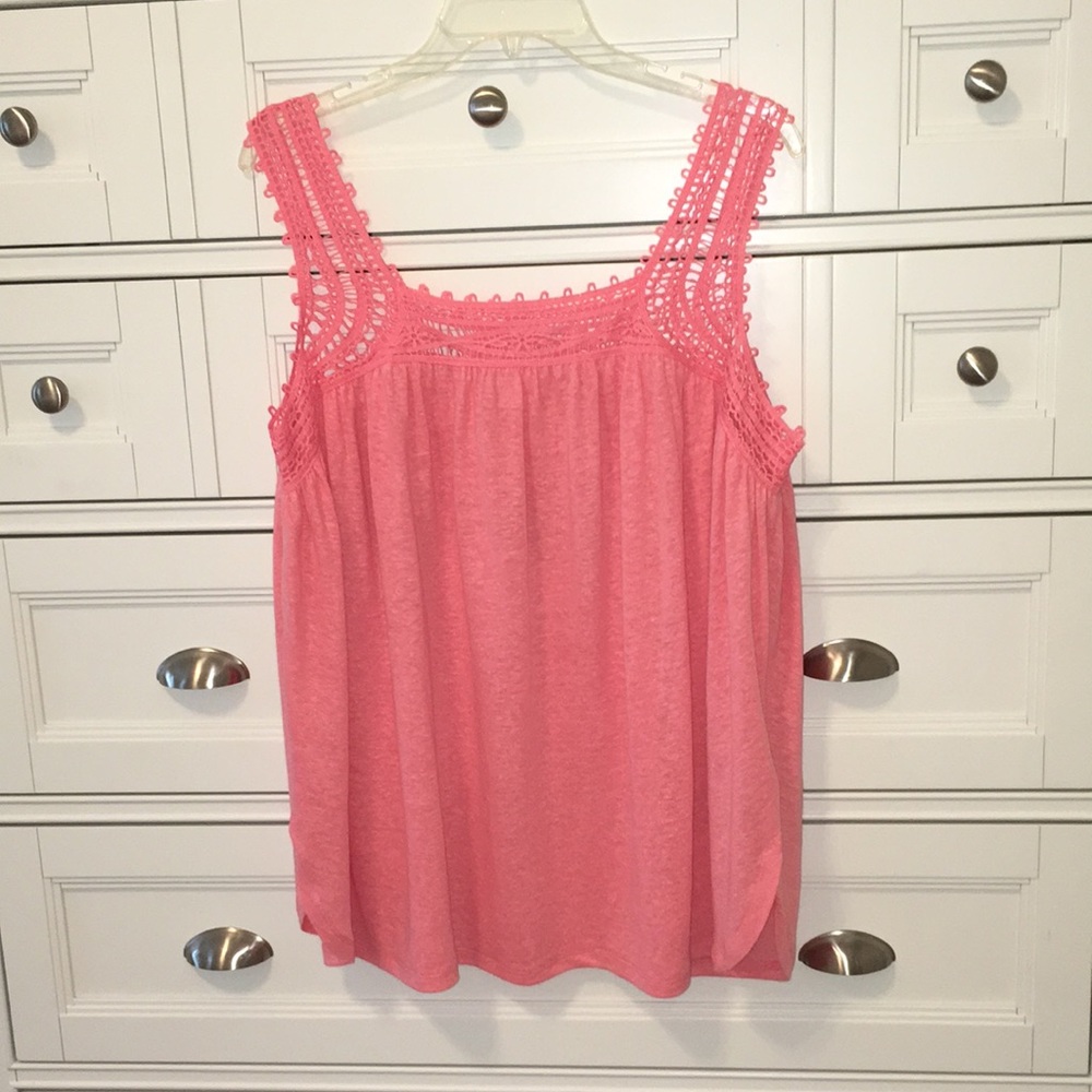 GAP-NWT-Lady’s Laced Trimmed Shirt-Size Medium